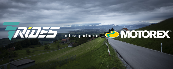 Logos von E-Rides und Motorex vor Alpenseepanorama